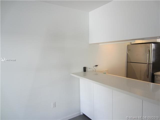 Foto del edificio - 798 Crandon Blvd