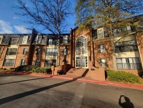 Building Photo - 23212 Plantation Dr NE