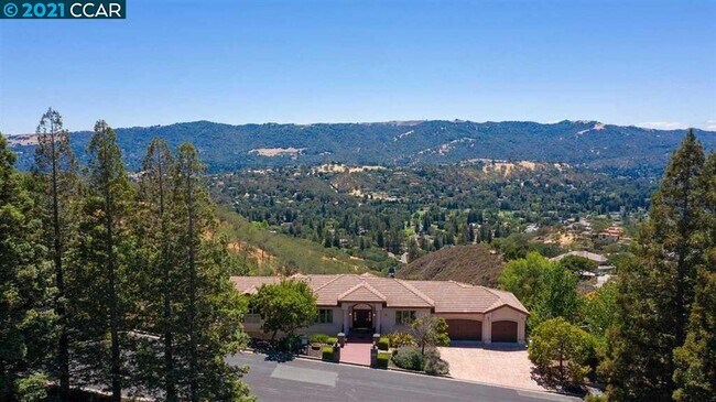 Building Photo - 554 Oakshire Pl