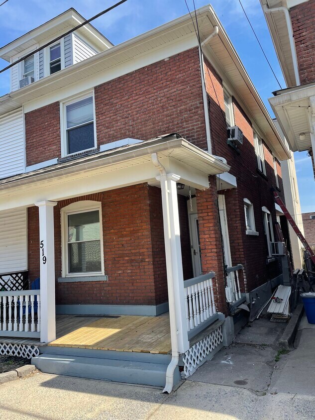 Vista frontal - 519 N Clewell St
