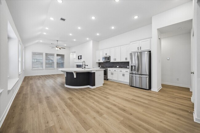 Foto del edificio - 15823 Bird of Paradise Dr