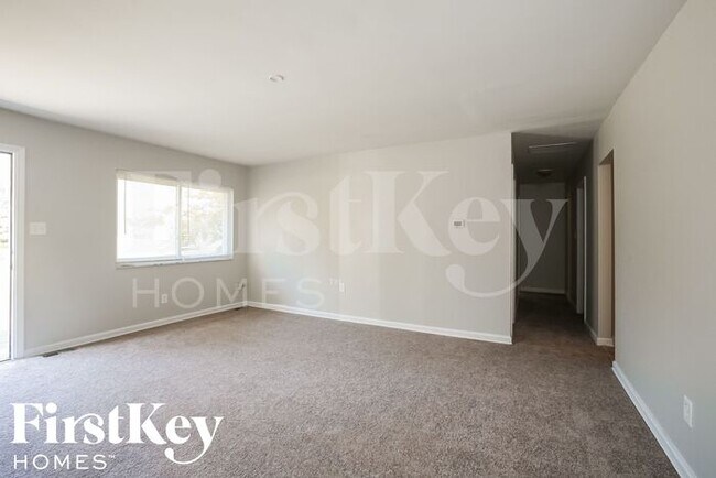 Building Photo - 5779 N Alton Ave