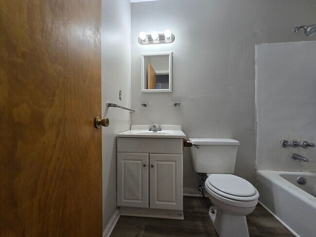 Foto del edificio - 745 Rustland Dr