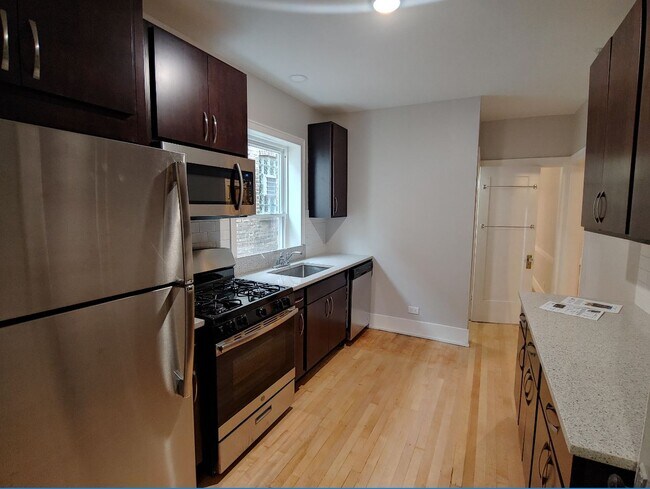 Kitchen - 5053 N Ridgeway Ave