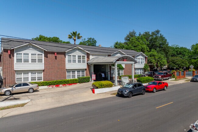Alternar - College Park Apartments