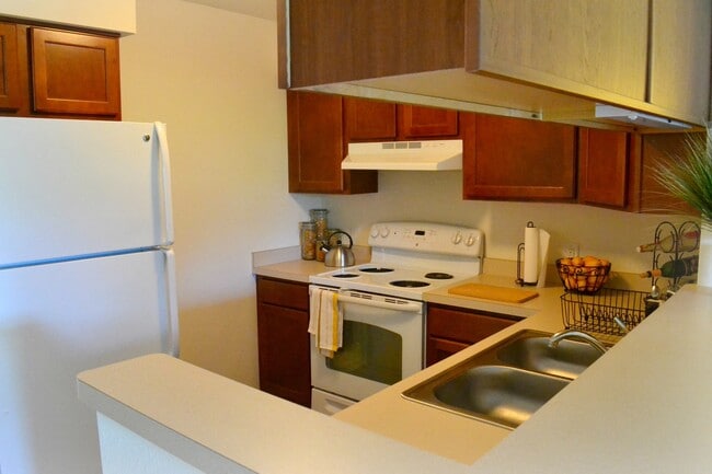 Building Photo - LakePointe Apartments