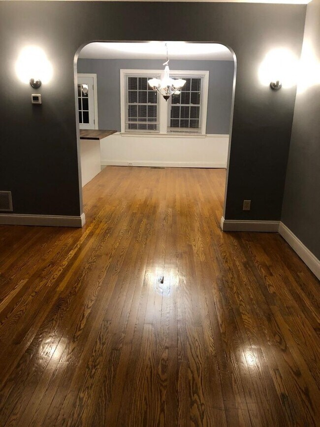 Foto del edificio - 3 Bedroom, 1.5 Bath Townhome in Towson