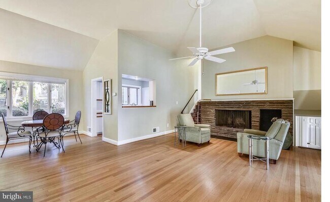 Foto del edificio - 2300 King Pl NW