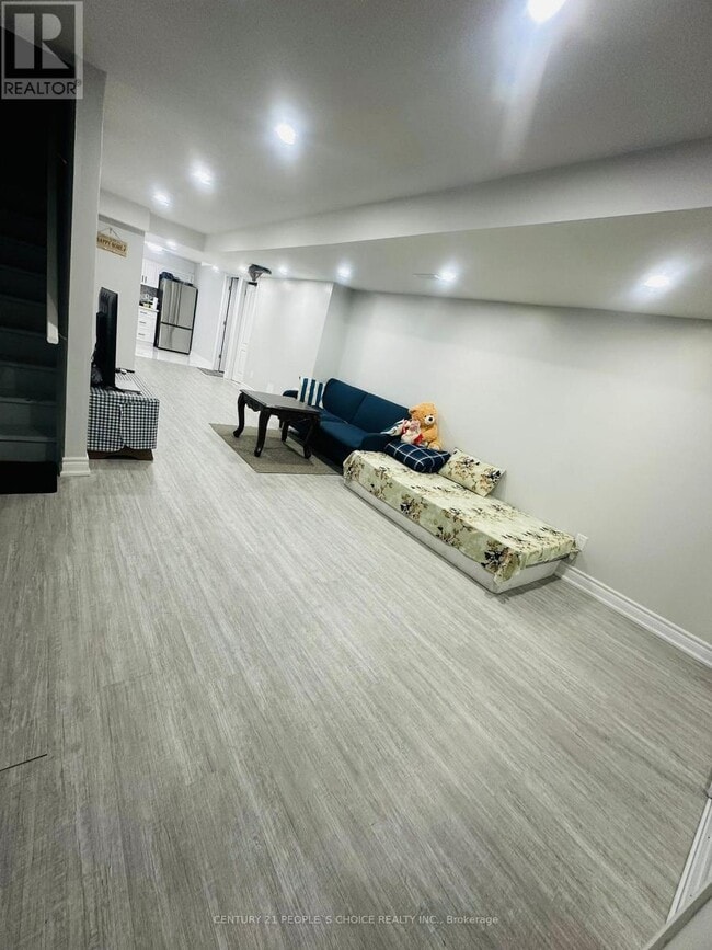 Building Photo - 19 Sculptor St