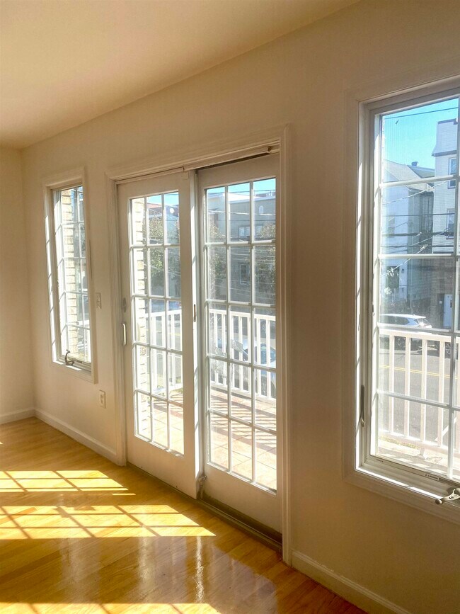 Building Photo - 525 Avenue A