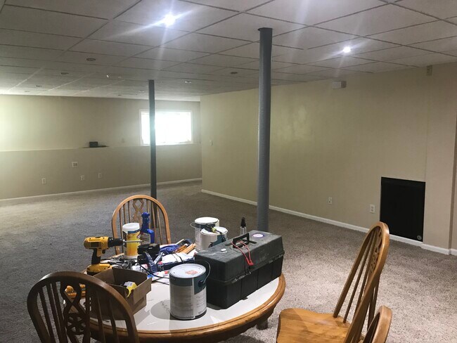 Dinning area looking to living room - 418 Hubbard Ln