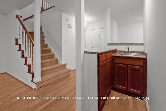 Foto del edificio - Charming HOME in Prime South Charlotte Location!