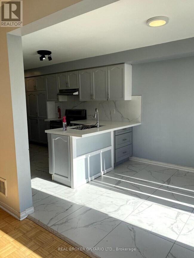 Building Photo - 80 Redfinch Way