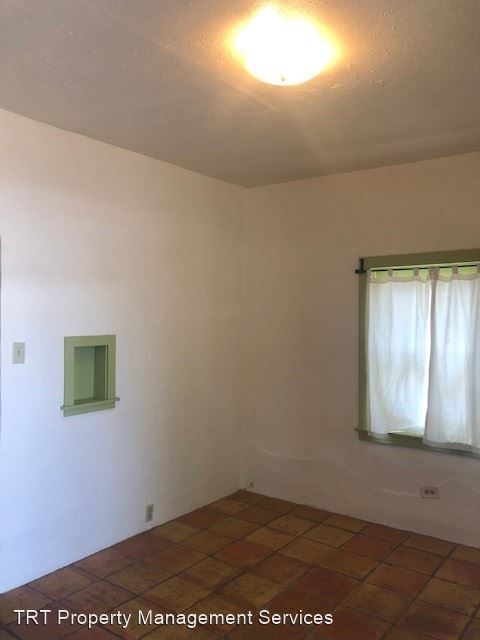 Building Photo - 1 br, 1 bath House - 427 S. ELIAS