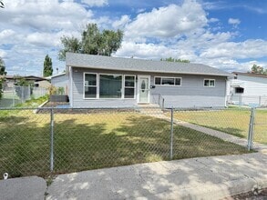 Building Photo - 411 Maple Ave