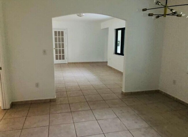 Foto del edificio - 607 Palermo Ave