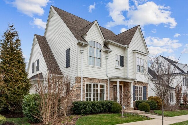 Building Photo - 425 Glen West Drive