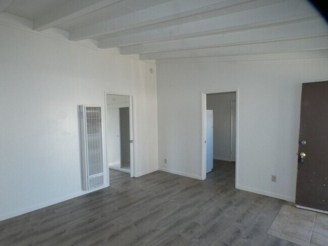 Building Photo - vin713*