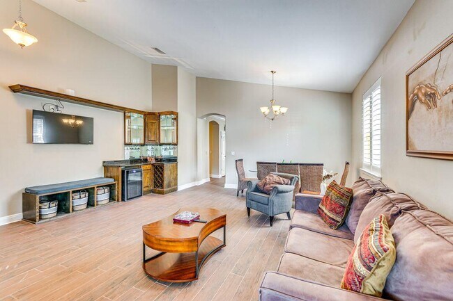 Building Photo - 895 Solimar Way