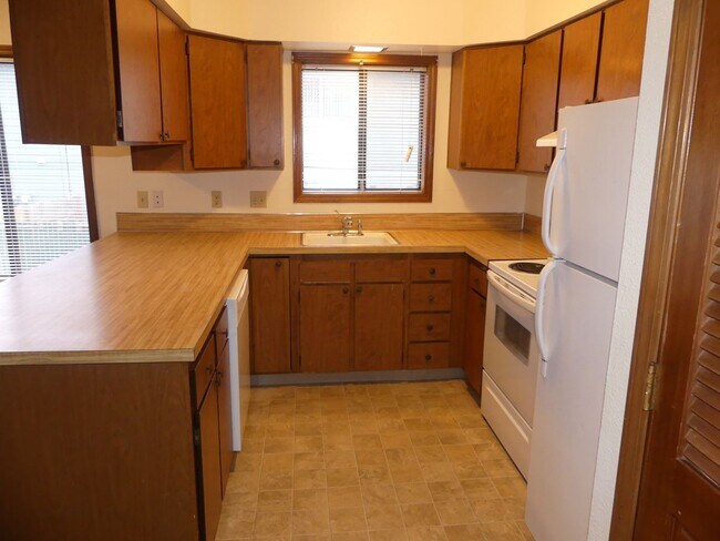 Foto del edificio - Wood Village End Unit Condo * Covered Park...