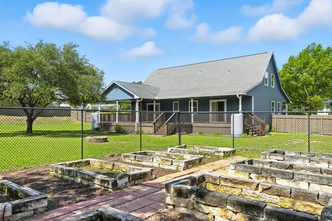 Foto del edificio - 12705 Burson Dr