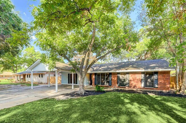 Building Photo - 1934 Woodvine Dr