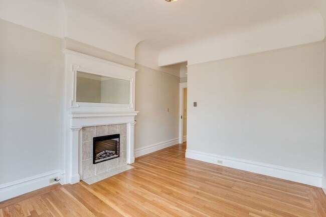 Foto del edificio - Top Floor Presidio Heights 1BD/1BA. On-sit...