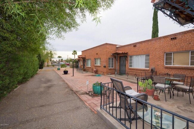 Foto del edificio - 2915 E 10th St