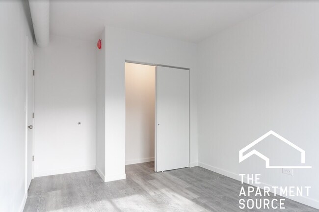 Foto del edificio - 1706 W Glenlake Ave