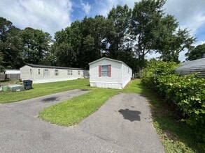 Building Photo - 9499 Wendi Dr NE