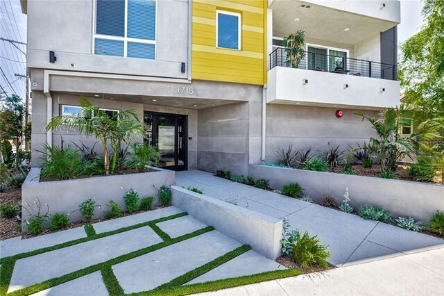 Primary Photo - 10718 Acama St