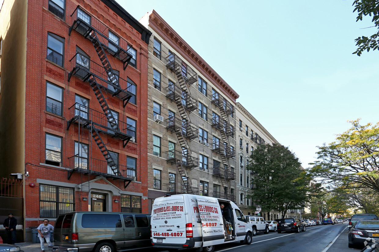 Foto del edificio - 240 E 119th St