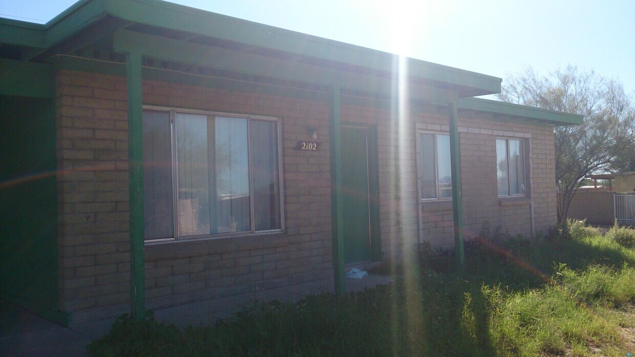 Primary Photo - 2102 E Wedwick St
