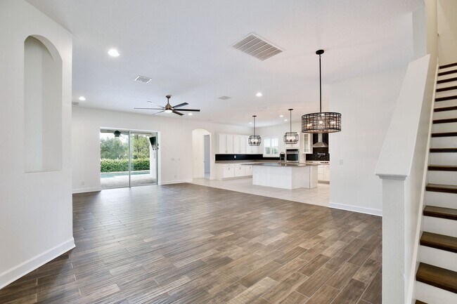 Photo - Elegant 5-Bedroom Pool Home for Rent in Sa...