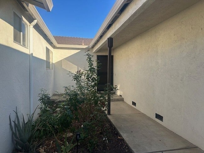 Building Photo - 55-0210