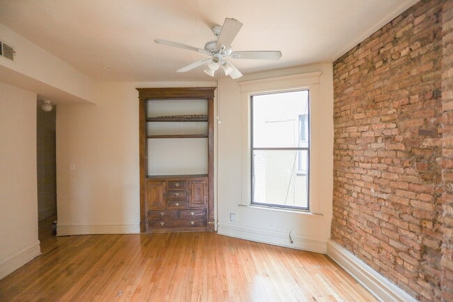 Building Photo - 840 W Cornelia Ave