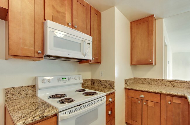 Building Photo - 918 Havenhurst Dr