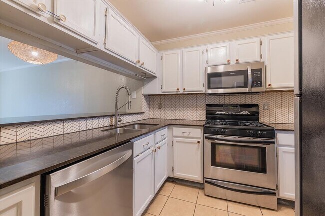 Building Photo - 1411 Gracy Farms Ln