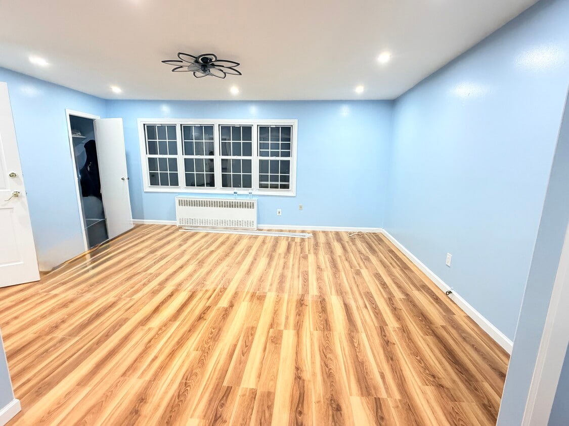 Sala de estar - 13721 Lafayette St