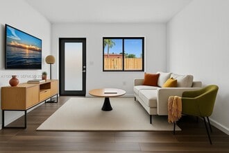 Building Photo - 1027 SW 3rd St