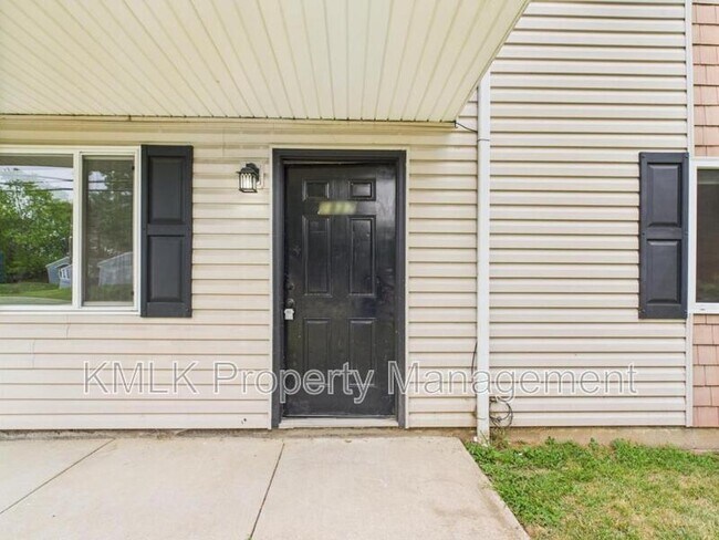 Building Photo - 1837 Faye Rd