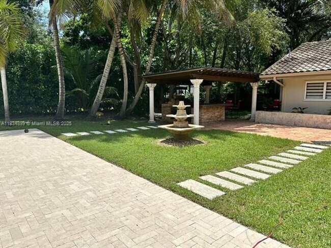 Foto del edificio - 8755 SW 96th St