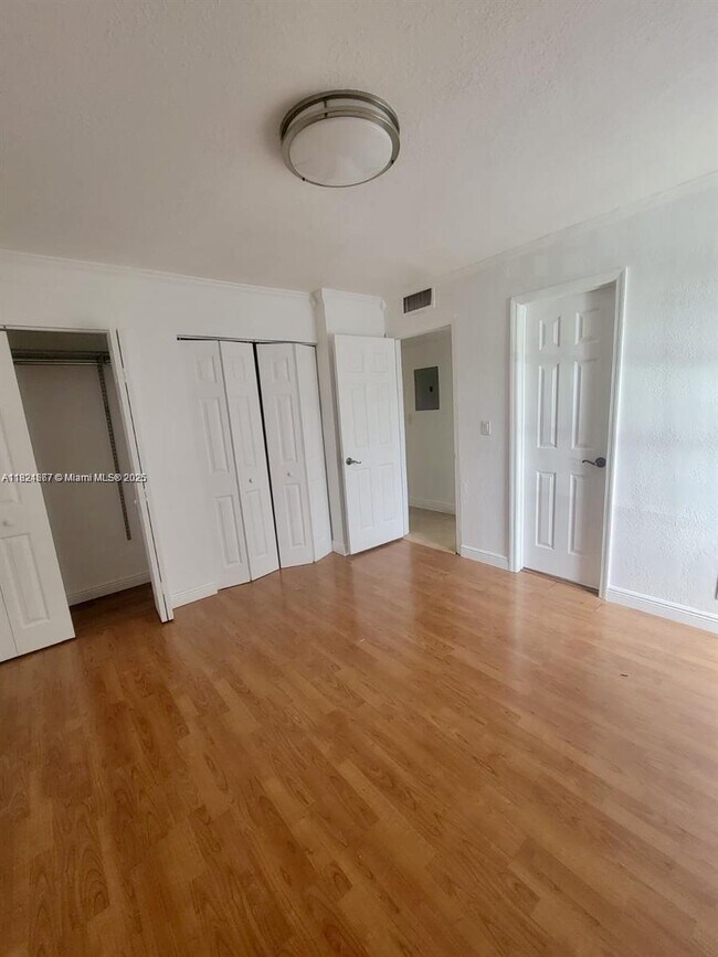 Foto del edificio - 9449 SW 76th St
