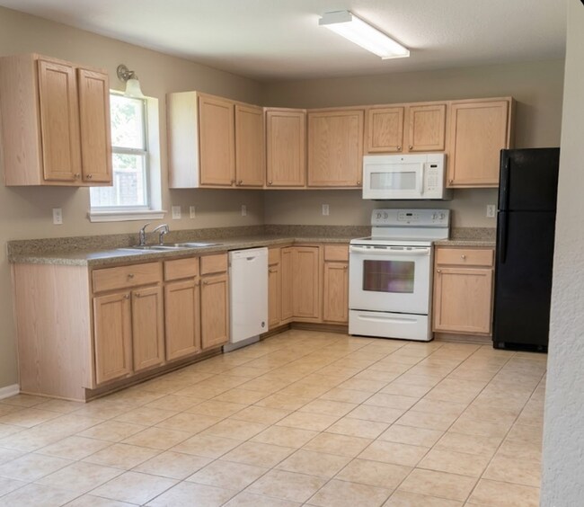 Foto del edificio - AVAILABLE 4/15/26 ; APPLY TODAY AT OUR WEBSITE!!!