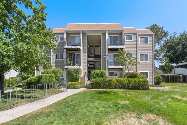 Building Photo - 4650 Quail Park Dr