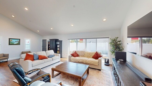 Foto del edificio - Beautiful home In Eastside Costa Mesa