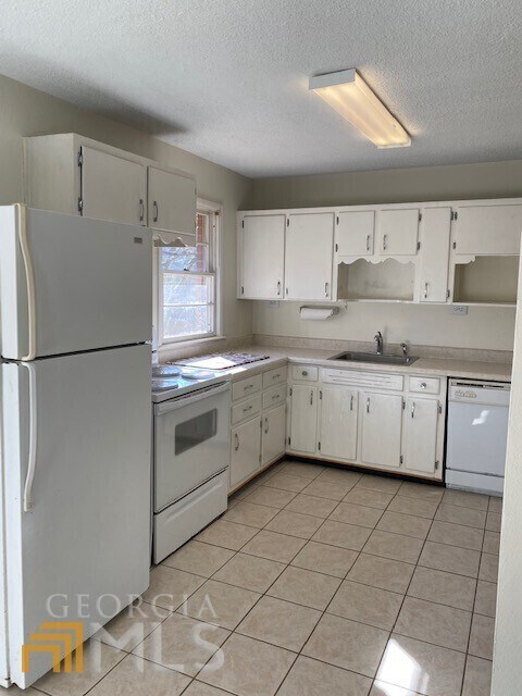 Foto del edificio - 595 Lyle Dr