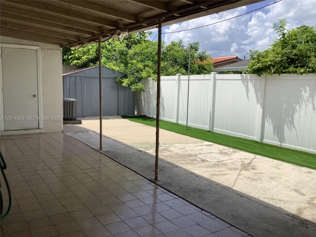 Foto del edificio - 11019 SW 5th St