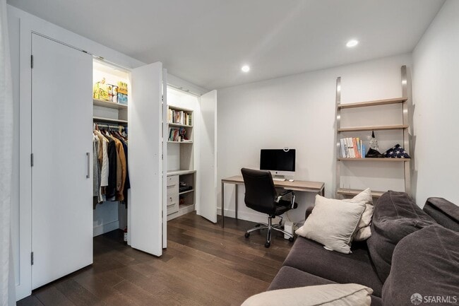 Building Photo - 708 Long Bridge St