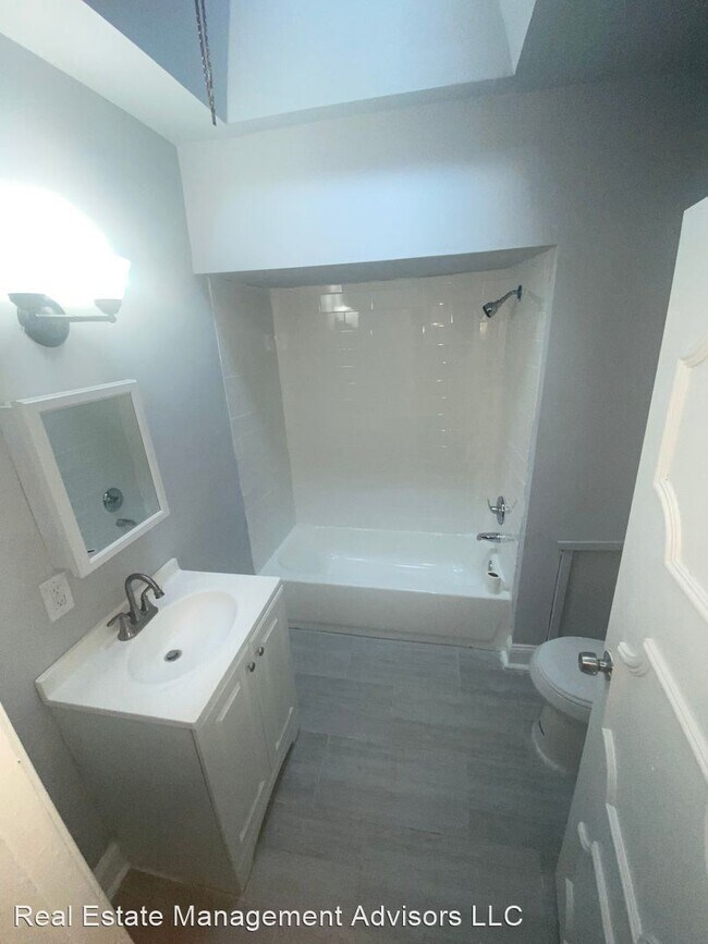 Building Photo - 3 br, 1 bath House - 5424 Willows Ave.
